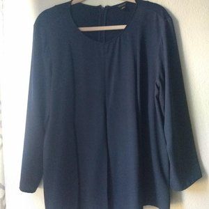 Ann Taylor Navy Blouse Pleated Swing, Beautiful Flowy Comfy Fit.  Size XL